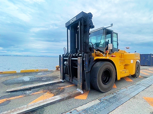 三菱ロジスネクスト製リーチスタッカーRS450